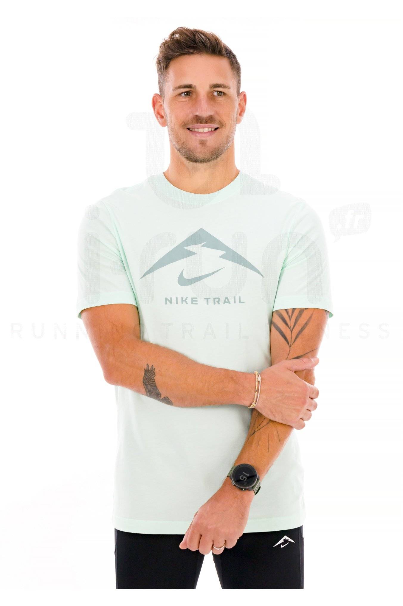 Nike Dry Trail logo 