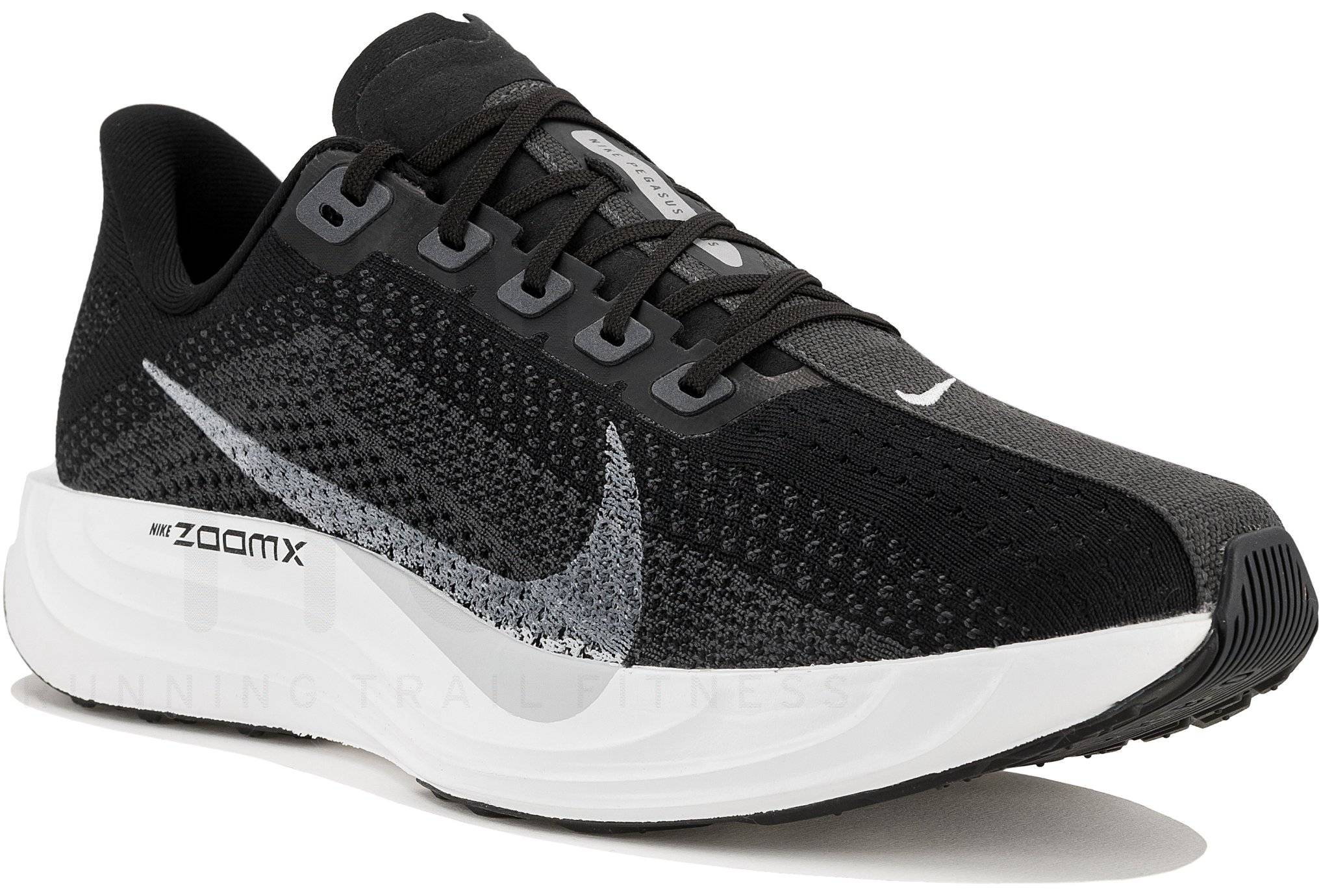 nike running zoom gravity trainers in black