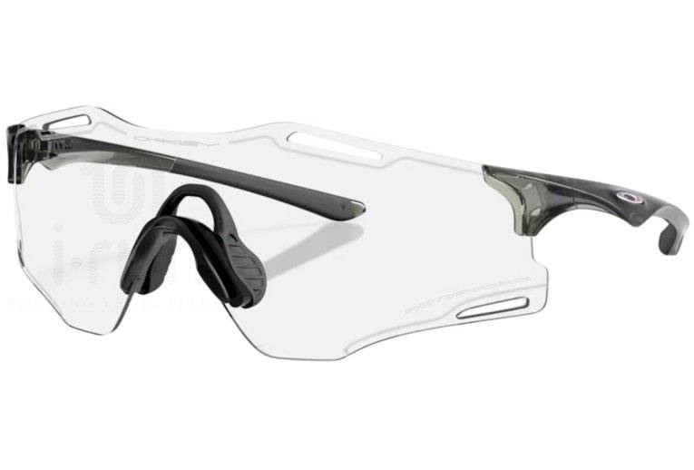 Oakley Cybr Zero Photochromic Iridium Clear to Black
